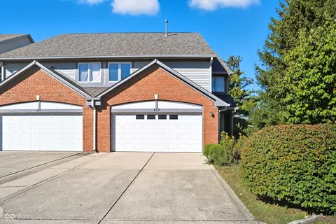 213 Golf Ct, Greenwood, IN 46143