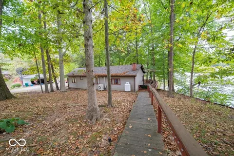 8630 N Briarwood Lake East Dr, Monrovia, IN 46157