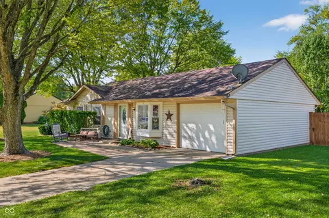 248 Old Trail Dr, Bargersville, IN 46106