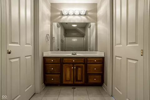 Bath - 5304 Gray Eagle Ct, Carmel, IN 46033 photo 5 of 9