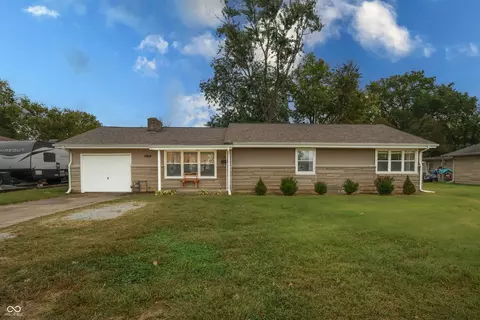 2613 Maple St, Columbus, IN 47201
