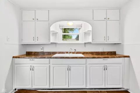 Kitchen - 2212 Mapleton Ct, Columbus, IN 47201 photo 2 of 4