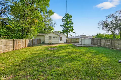 Exterior - 2212 Mapleton Ct, Columbus, IN 47201 photo 7 of 11