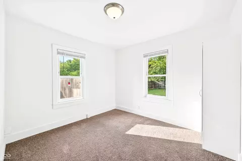 Bedroom - 2212 Mapleton Ct, Columbus, IN 47201 photo 4 of 6