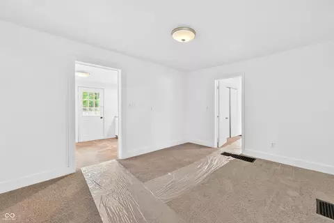 Entry Way - 2212 Mapleton Ct, Columbus, IN 47201 photo 4 of 5