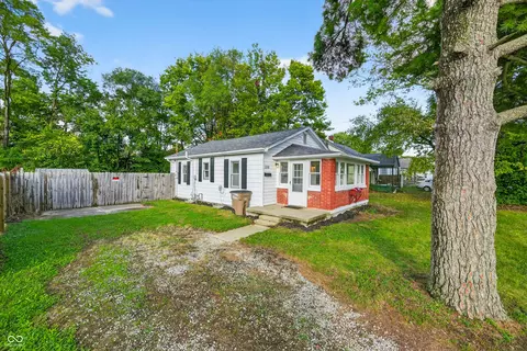 Exterior - 2212 Mapleton Ct, Columbus, IN 47201 photo 3 of 11