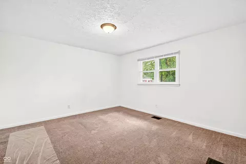 Bedroom - 2212 Mapleton Ct, Columbus, IN 47201 photo 1 of 6