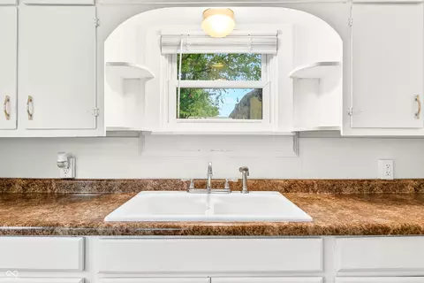 Kitchen - 2212 Mapleton Ct, Columbus, IN 47201 photo 4 of 4