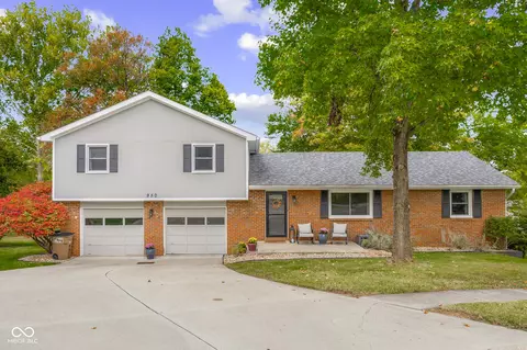 950 Countryside Ln, Columbus, IN 47201