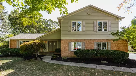 9 Lakeview Ct, Carmel, IN 46033