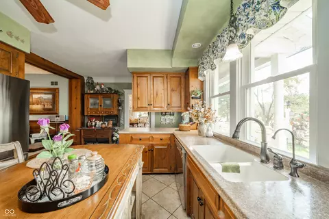 Kitchen - 1096 W State Road 38, Pendleton, IN 46064 photo 4 of 5