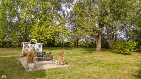 Exterior - 1096 W State Road 38, Pendleton, IN 46064 photo 9 of 11