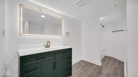 Bath - 588 Johnson St, Gary, IN 46402 photo 1 of 4