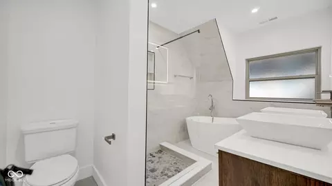 Bath - 588 Johnson St, Gary, IN 46402 photo 2 of 4