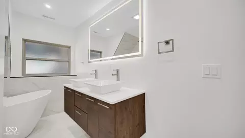 Bath - 588 Johnson St, Gary, IN 46402 photo 3 of 4