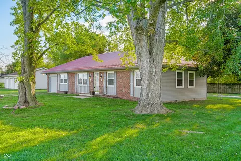 4734 S Cloverleaf Dr, Seymour, IN 47274