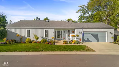 1050 Rocky Ford Dr, Columbus, IN 47203