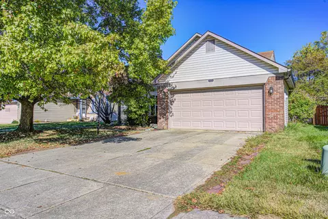 8434 Country Meadows Dr, Indianapolis, IN 46234