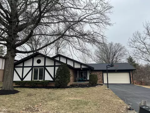 8402 Tanager Ln, Indianapolis, IN 46256