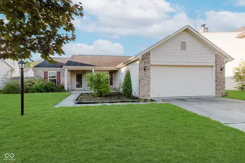 7831 Fox Glen Dr, Indianapolis, IN 46239