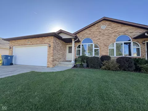 10716 Pike St, Winfield, IN 46307