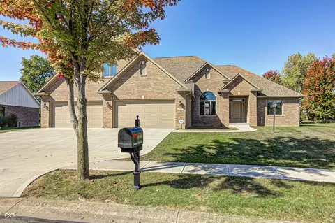 898 Justine Cir W, Indianapolis, IN 46234