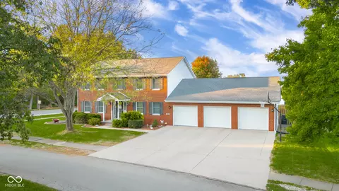880 Towhee Dr, Columbus, IN 47203
