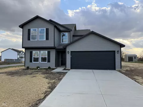 1087 Lake Ct, Shirley, IN 47384