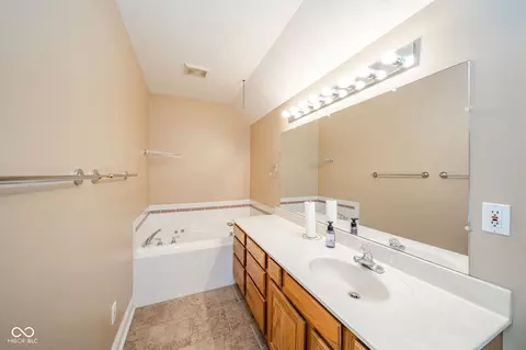 Bath - 6208 Red Fox Rd, Pendleton, IN 46064 photo 1 of 2