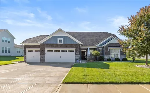 3827 Stonemeadow Dr, Greenwood, IN 46142