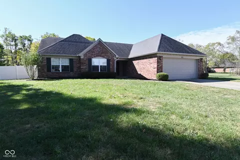 202 Sugar Bush Ln S, Brownsburg, IN 46112
