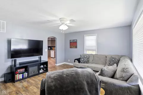 2916 13th St, Columbus, IN 47201 photo 9