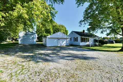 222 S B St, Elwood, IN 46036