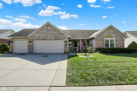 9639 Piper Lake Dr, Indianapolis, IN 46239