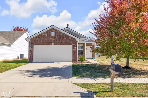 3421 Firethorn Dr, Whitestown, IN 46075