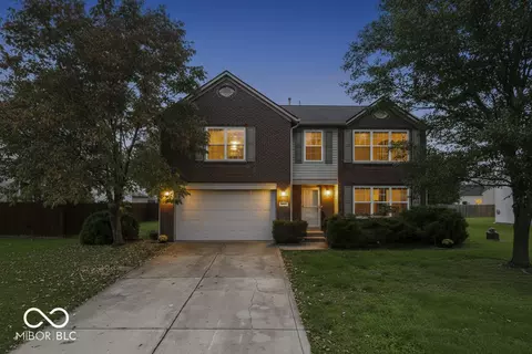 143 Davis Dr, Whiteland, IN 46184