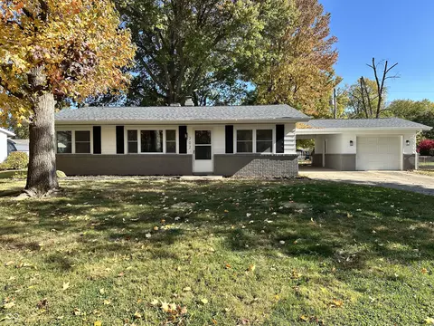 702 Pleasant Dr, Crawfordsville, IN 47933
