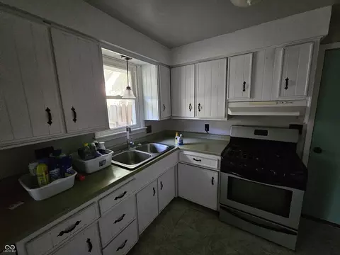 Kitchen - 5700 S 100 W, Pendleton, IN 46064 photo 1 of 1