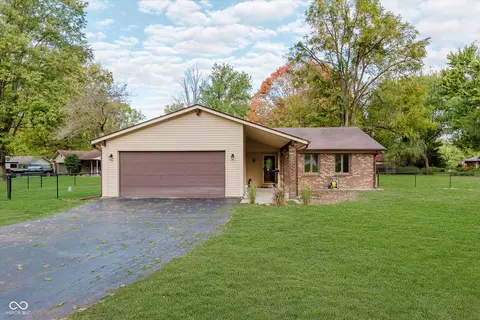 2404 Postmaster Ln, Greenfield, IN 46140