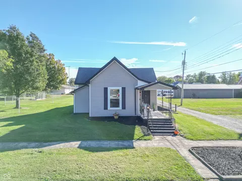 729 Harrison St, Hope, IN 47246