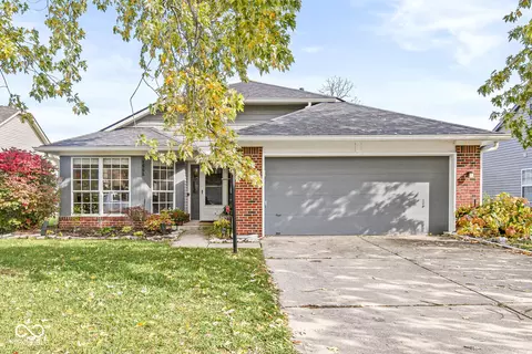 1555 Warren Lake Ct, Indianapolis, IN 46229