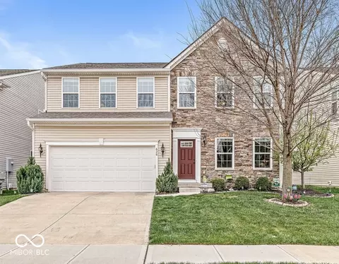 628 Reunion Ln, Greenwood, IN 46143