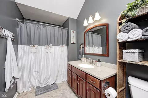 Bath - 269 Andrews Boulevard East Dr, Plainfield, IN 46168 photo 1 of 1