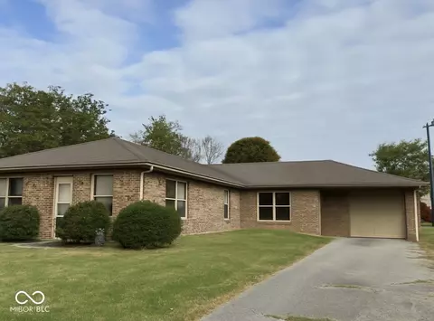 126-128 Allen Dr, Mooresville, IN 46158