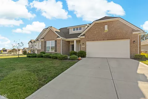 2951 Daylily Dr, Columbus, IN 47201