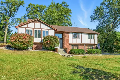 6654 Mercedes Ln, De Motte, IN 46310