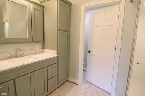 Bath - 10573 E 116th St, Fishers, IN 46037 photo 2 of 4