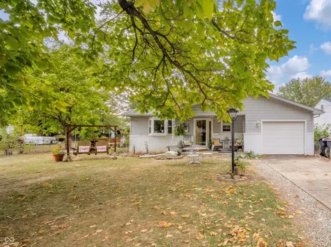 521 Woodlawn Dr, Anderson, IN 46012