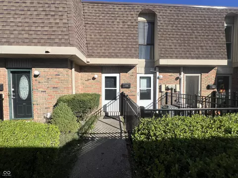 7348 Countrybrook Dr, Indianapolis, IN 46260