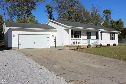 3325 Rabbit Run Ct, Terre Haute, IN 47802